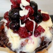 Cinnamon Roll FroYo Sundaes with Berries