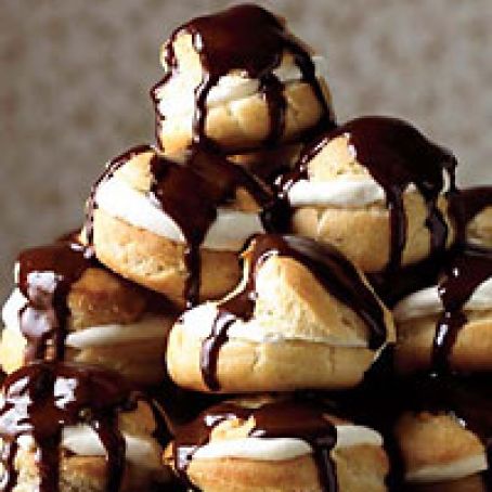 Cream Puffs with Chocolate Sauce