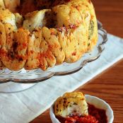 Garlic Parmesan Pull-Apart Bread