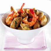 New Baby Potatoes with Garlic, Tomatoes and Prawns