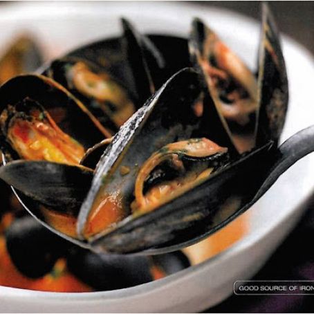 Mussels in Spicy Tomato Cream Broth