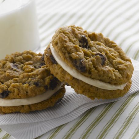Oatmeal Raisin Whoopie Pies