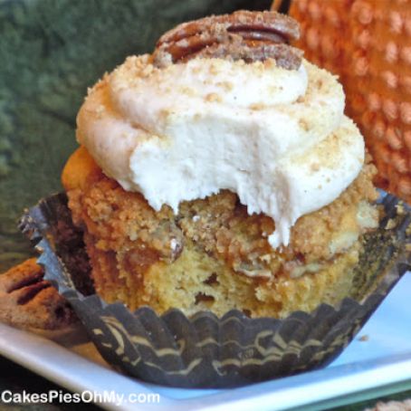 Pumpkin Pie Cupcakes with Candied Pecan Streusel & Spiced Buttercream