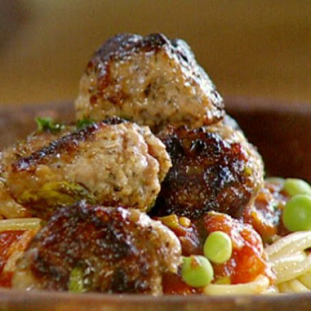 Quick Sausage Meatballs with a Tomato and Basil Sauce, Spaghetti and Sweet Raw Peas