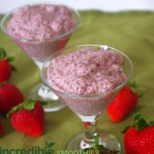 Raw Vegan Strawberry-Vanilla Chia Seed Pudding 