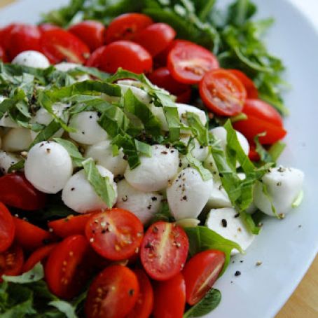 Caprese Salad With Garlic Balsamic Dressing