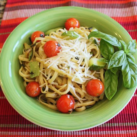 Zucchini, tomato & basil linguini