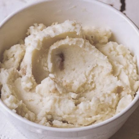MASHED POTATOES WITH ROASTED GARLIC OLIVE OIL