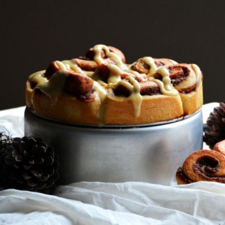 Cinnamon Eggnog Rolls