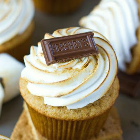 NUTELLA FILLED S'MORES CUPCAKES