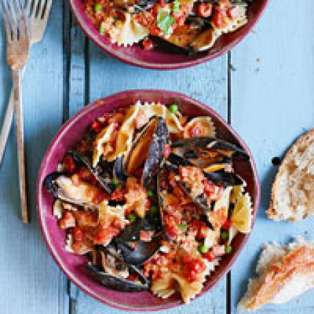 Pasta with Mussels and Vodka Cream Sauce
