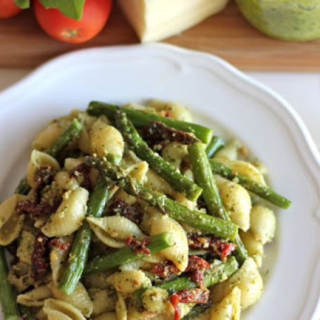 Pesto Pasta with Sun Dried Tomatoes and Roasted Asparagus