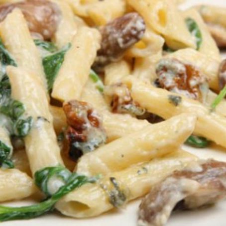 Pasta with Mushrooms Spinach and Walnuts