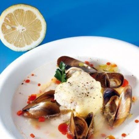 PESCADO GRATINADO Y CALDO DE MEJILLONES