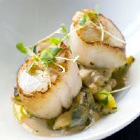 SEARED SCALLOPS w/COCONUT & MUSSELS