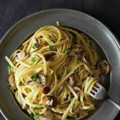 Linguine with Lemon, Garlic, and Thyme Mushrooms