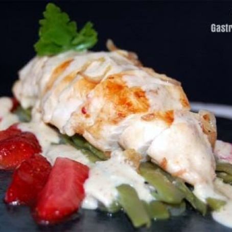 POLLO AL AJO BLANCO DE COCO Y FRESAS