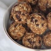 PEANUT BUTTER ENERGY BITES