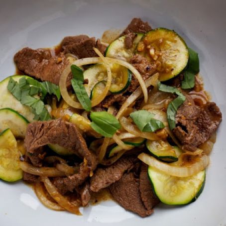 Stir-Fried Beef, Zucchini and Sweet Onion