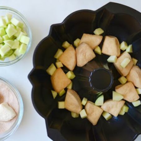 Easy Caramel Apple Monkey Bread