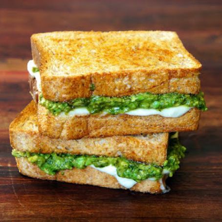 BREAKFAST - Avocado Pesto Sandwich