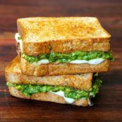 BREAKFAST - Avocado Pesto Sandwich