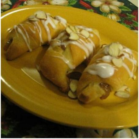 Easy Creamy Almond Crescent Rolls