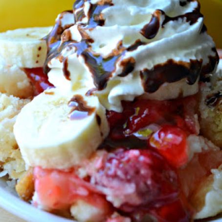 Banana Split Dump Cake