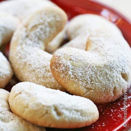 Almond Crescent Cookies Recipe