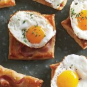 Fried-Egg-and-Bacon Puff Pastry Squares