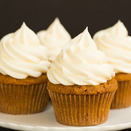 PUMPKIN CUPCAKES WITH CREAM CHEESE FROSTING