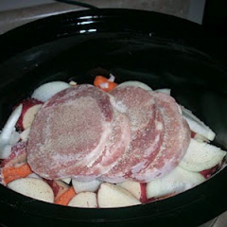 Slow Cooker Pork Chops, Potatoes, and Gravy