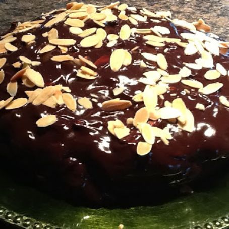 Chocolate cake with dark chocolate gnash