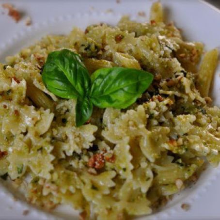 Alonti’s Pecan Pesto Pasta