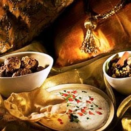 Arabisk aubergine- och squashblandning med tarator