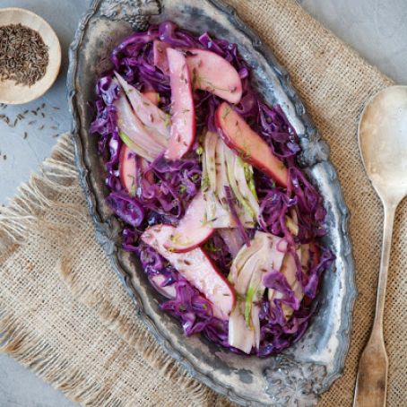 Cider-Braised Cabbage With Apples & Fennel