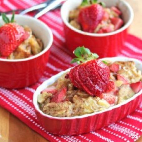 STRAWBERRY BANANA FRENCH TOAST CASSEROLE