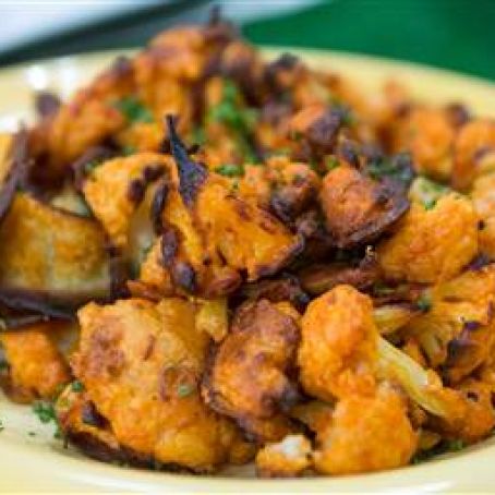 Buffalo Cauliflower Bites with Blue Cheese Dip