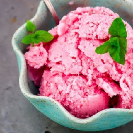 Clean Strawberry Frozen Yogurt