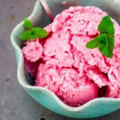 Clean Strawberry Frozen Yogurt