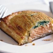SAUMON EN CROUTE-SALMON EN HOJALDRE