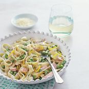 Fettuccine Alfredo with Ham and Peas
