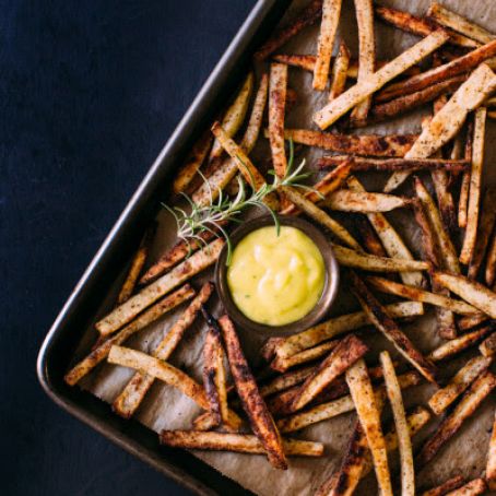 Crispy Baked Fries with Garlic Rosemary Aioli