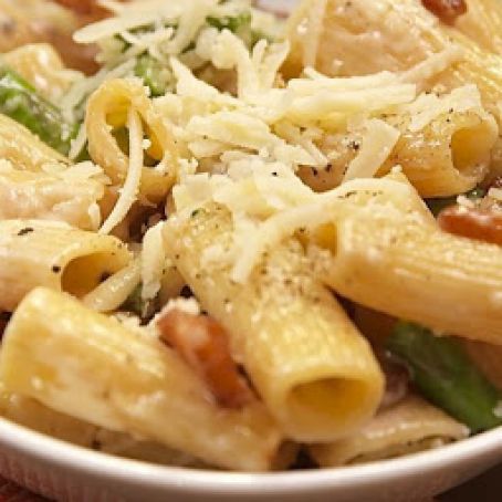 Cheesy Asparagus Pasta