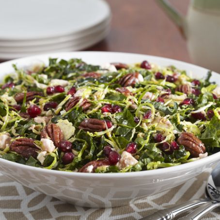 Kale-Pomegranate Salad with Pecans 