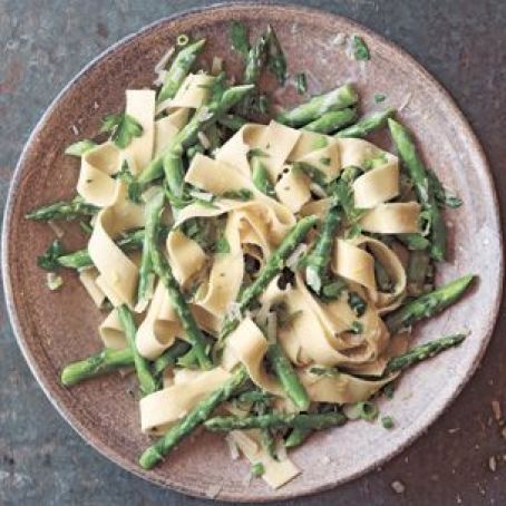 Pappardelle with Asparagus and Cream