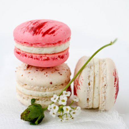 DESSERT - Strawberry and Vanilla Bean Macaroon