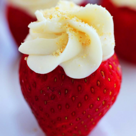 Cheesecake Stuffed Strawberries