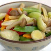 VEGGIE - Stir-fried Angled Loofah With Shimeji Mushrooms