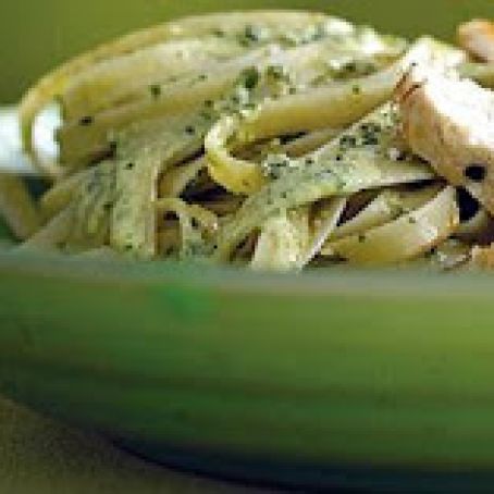 FETUCCINI CON POLLO AL PESTO